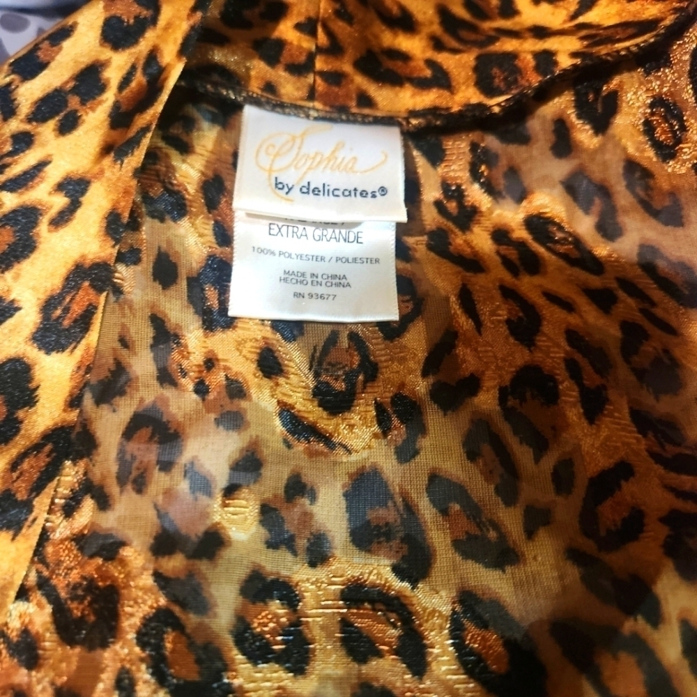 Sheer Leopard Print robe - Picture 2 of 7